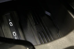 keltainen Skoda Superb 2025 kuva 29.