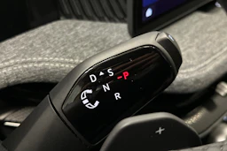 keltainen Skoda Superb 2025 kuva 30.