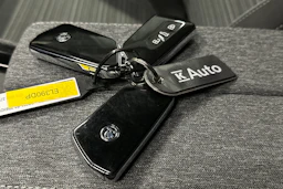 keltainen Skoda Superb 2025 kuva 32.