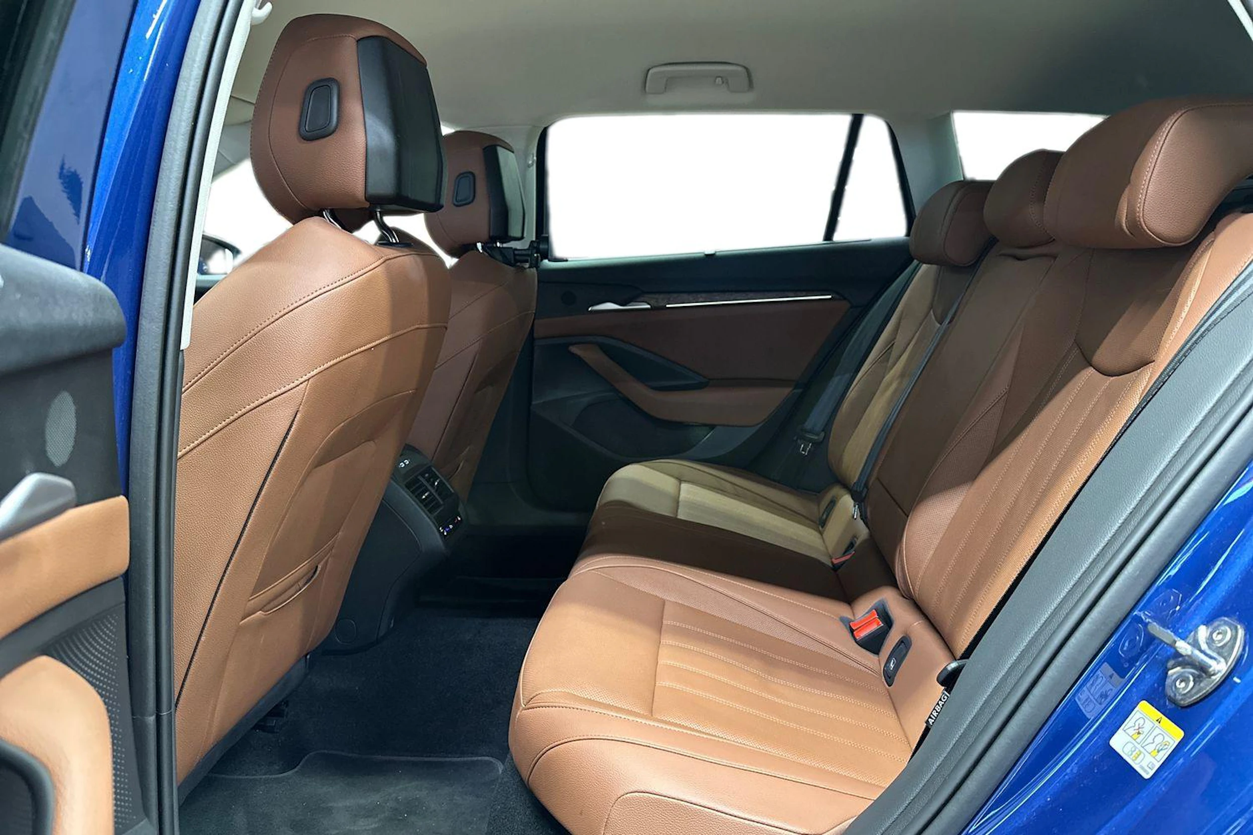sininen Skoda Superb 2025 kuva 11.