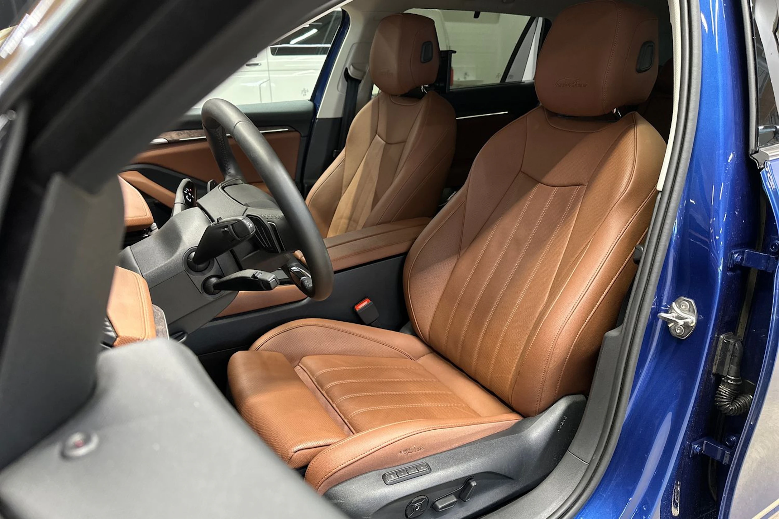 sininen Skoda Superb 2025 kuva 19.