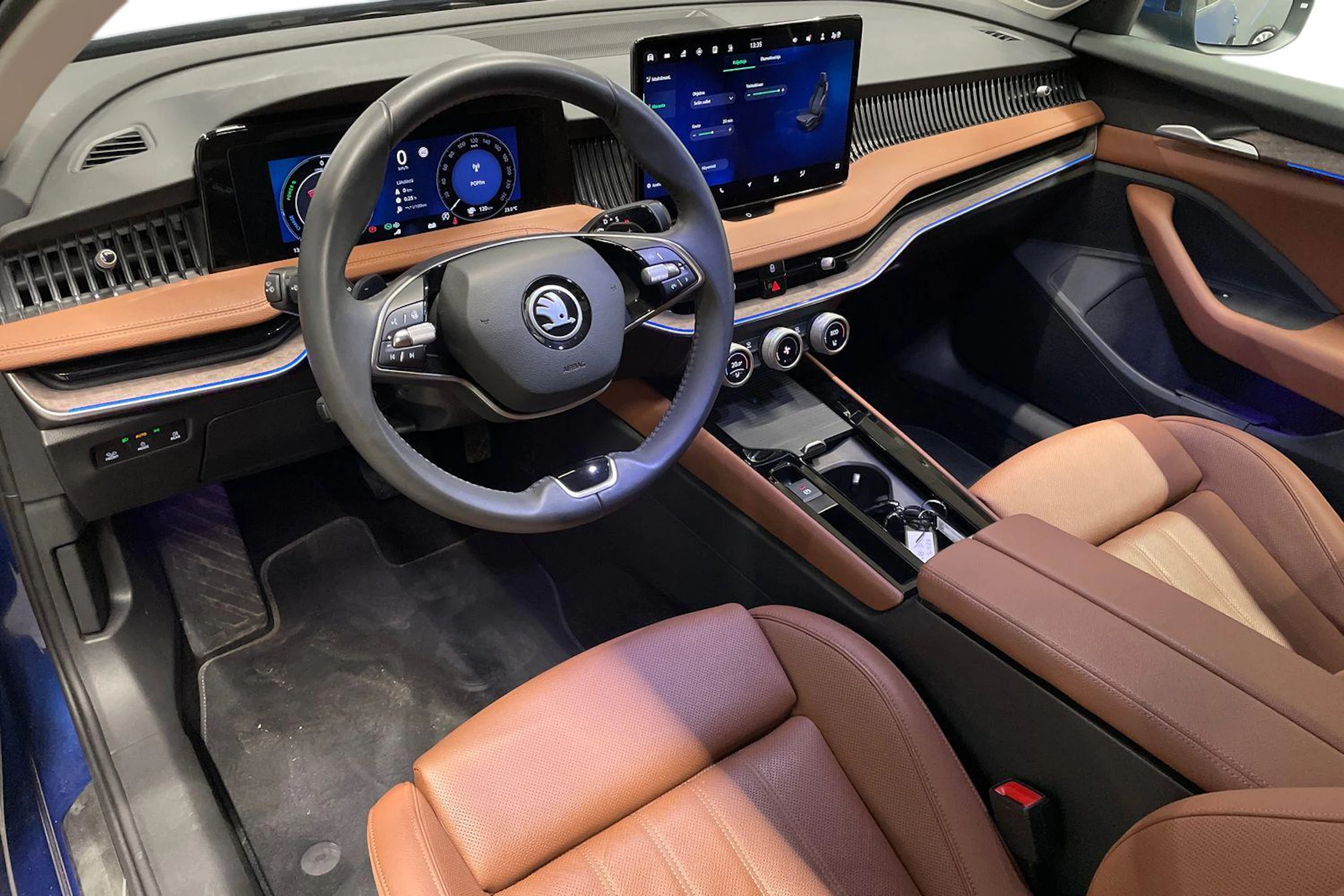 sininen Skoda Superb 2025 kuva 8.