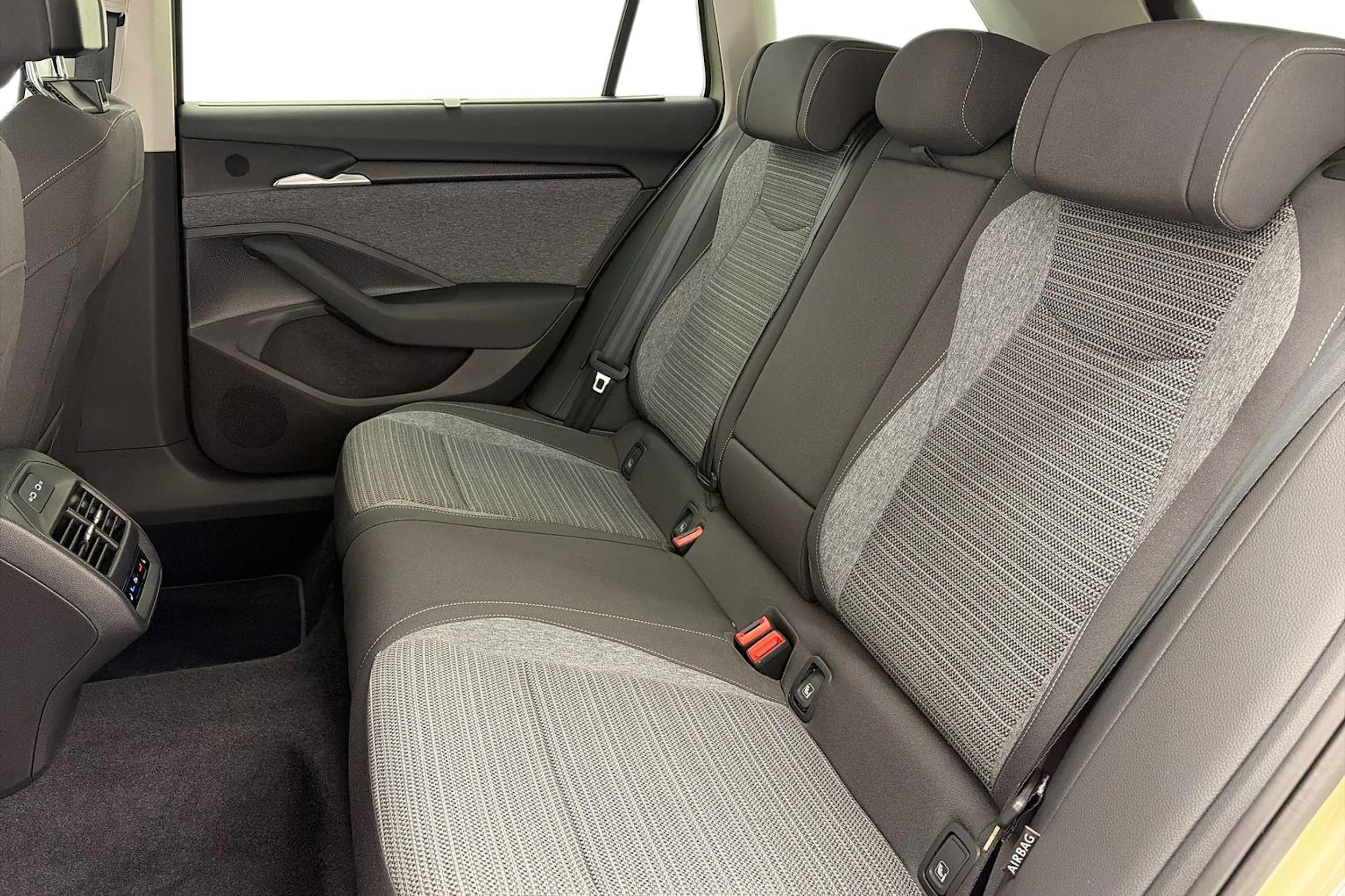 beige Skoda Superb 2025 kuva 8.