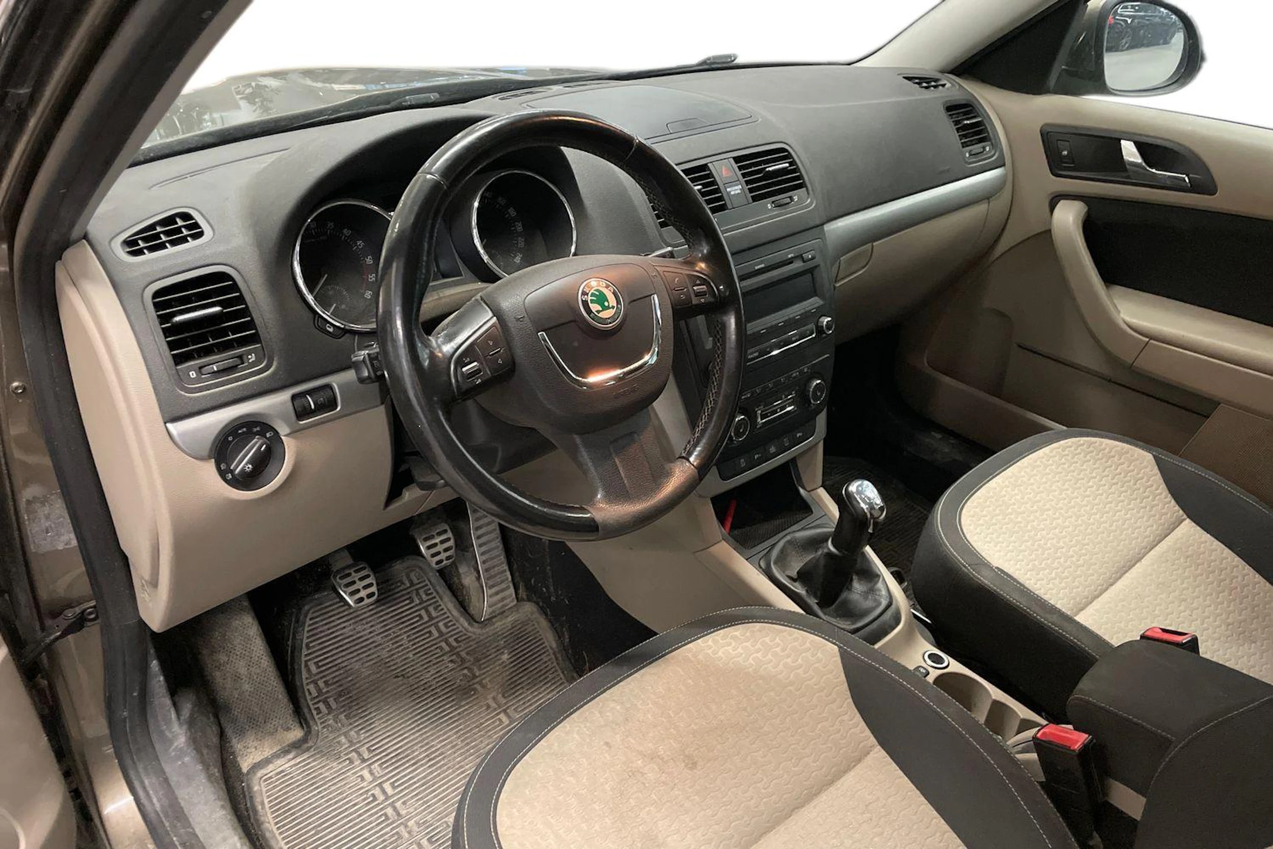 ruskea (beige) Skoda Yeti 2009 kuva 3.