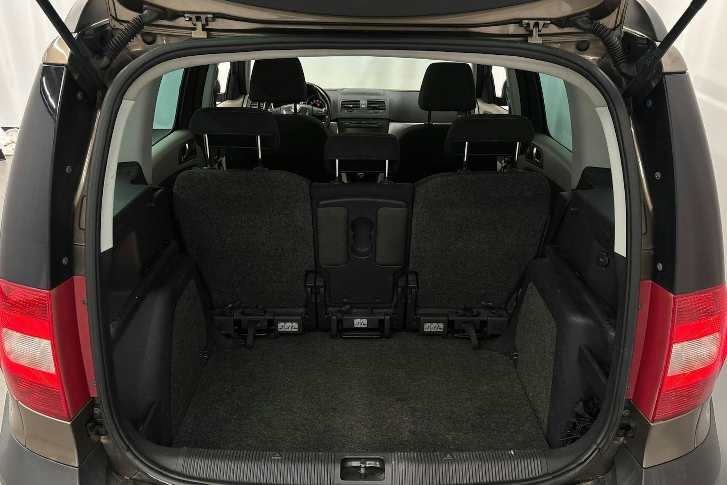 ruskea (beige) Skoda Yeti 2009 kuva 16.