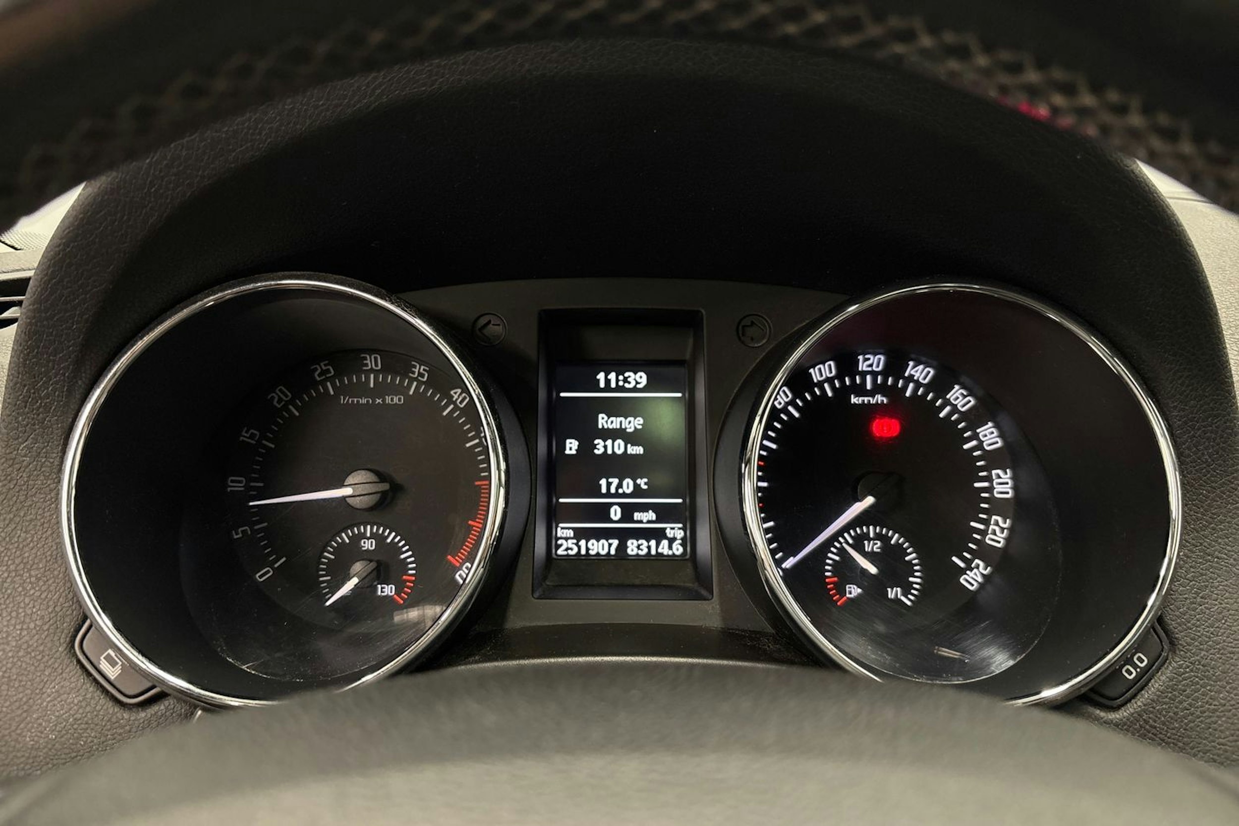 ruskea (beige) Skoda Yeti 2009 kuva 18.