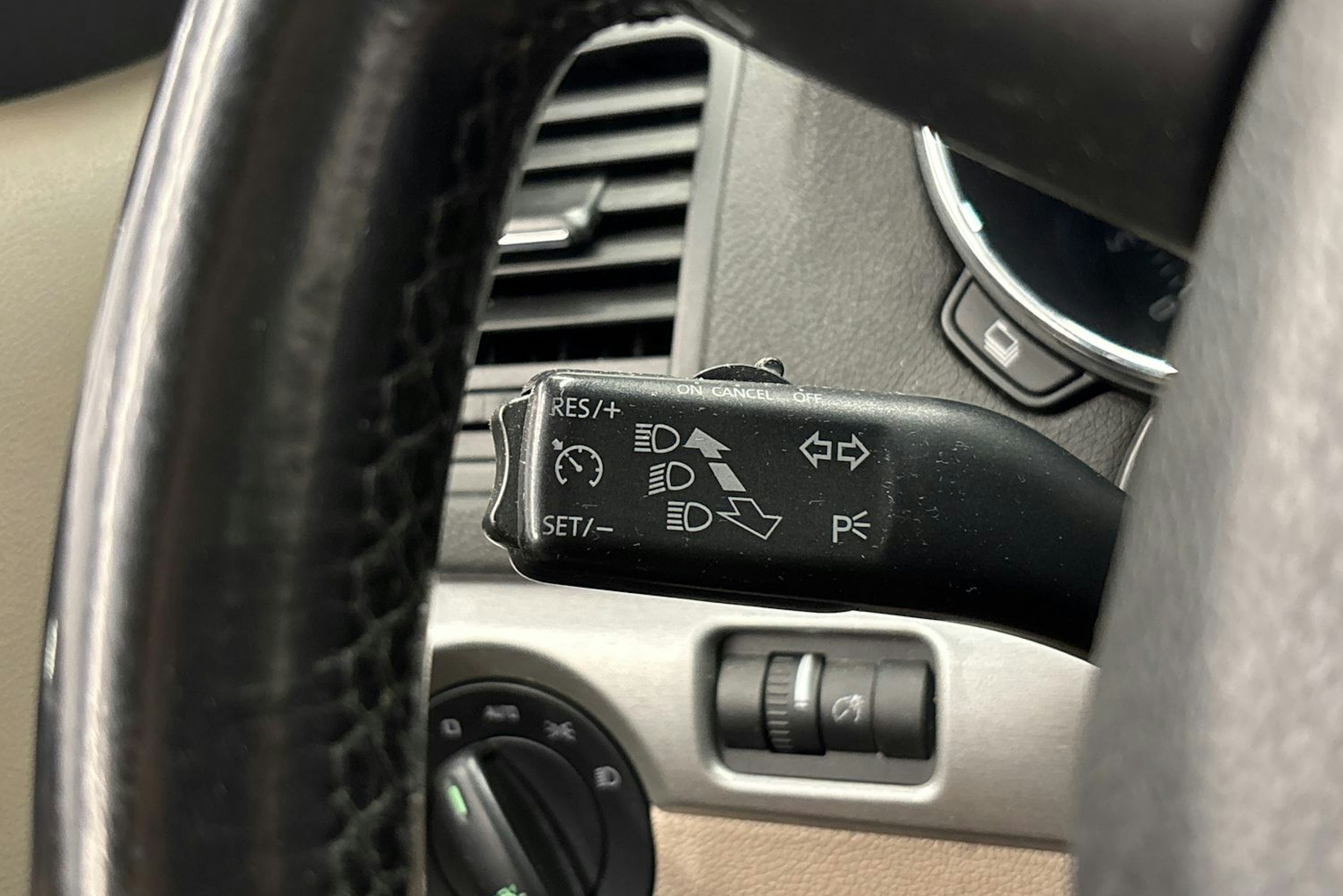 ruskea (beige) Skoda Yeti 2009 kuva 22.