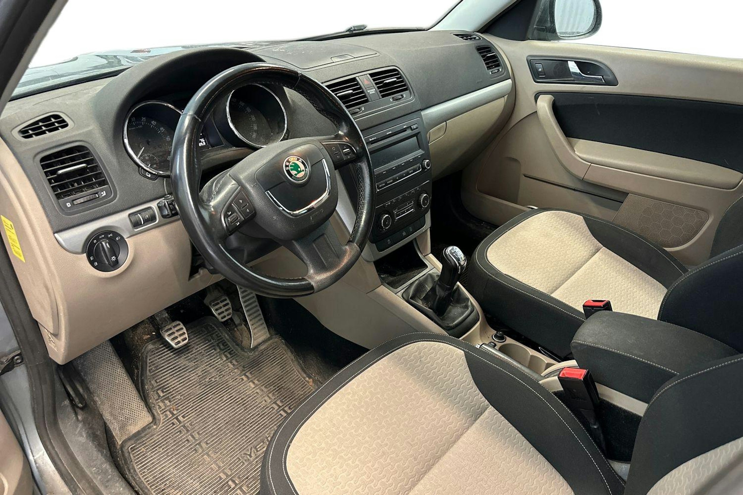 harmaa Skoda Yeti 2010 kuva 3.