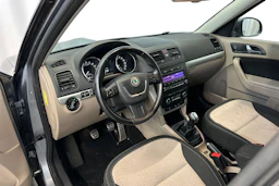 harmaa Skoda Yeti 2010 kuva 6.
