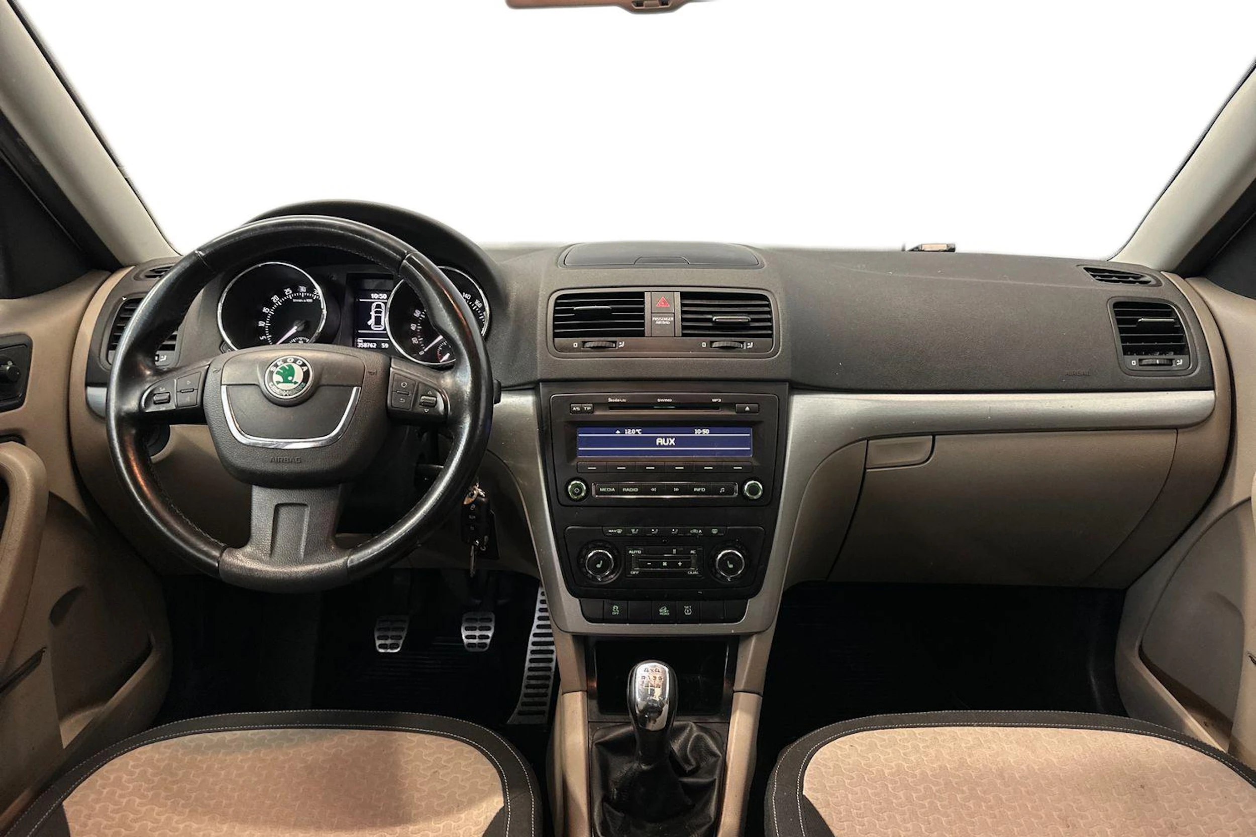 harmaa Skoda Yeti 2010 kuva 7.