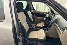 harmaa Skoda Yeti 2010 kuva 12.