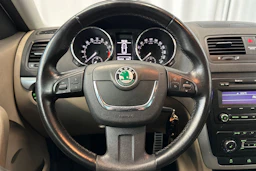 harmaa Skoda Yeti 2010 kuva 14.