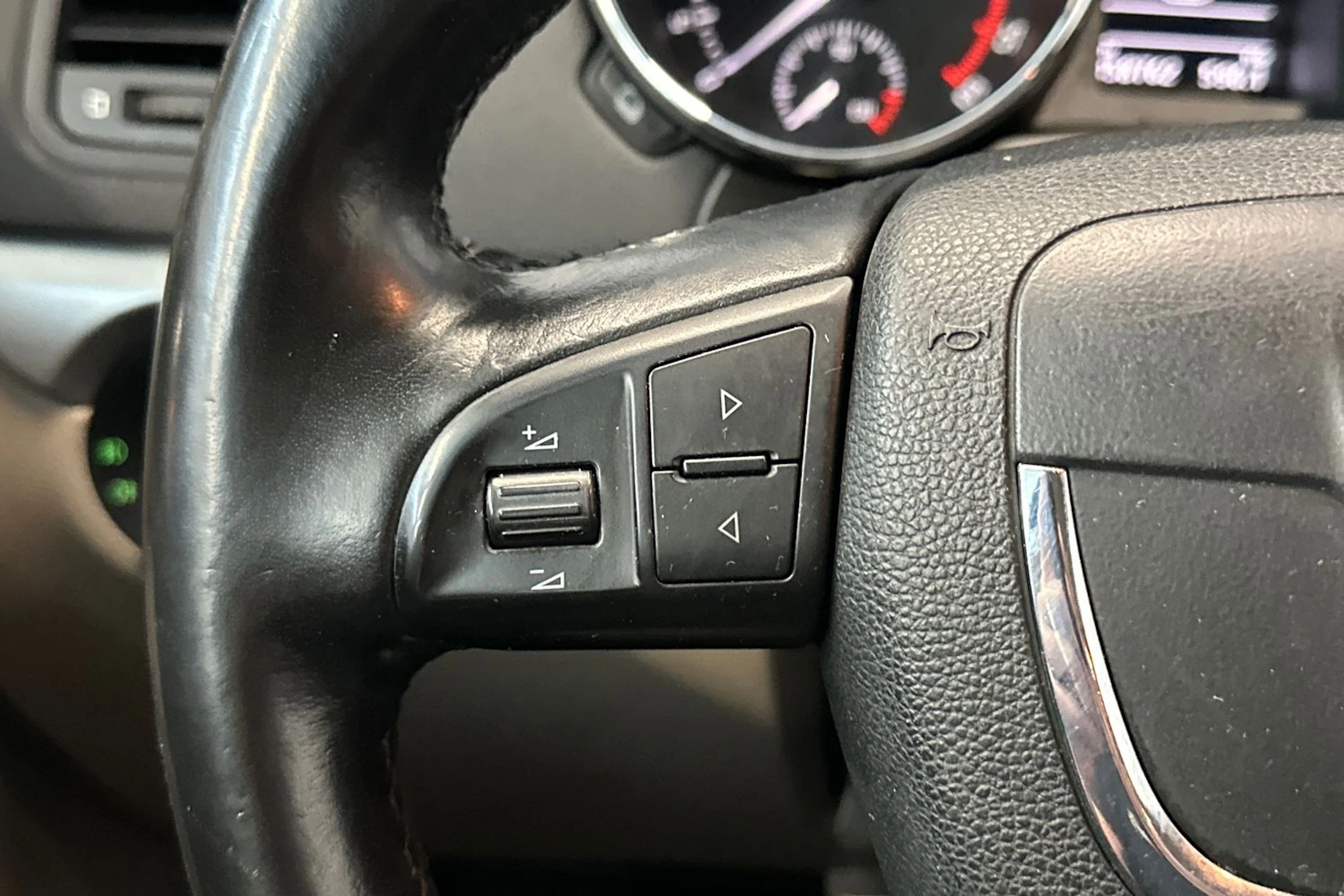 harmaa Skoda Yeti 2010 kuva 15.