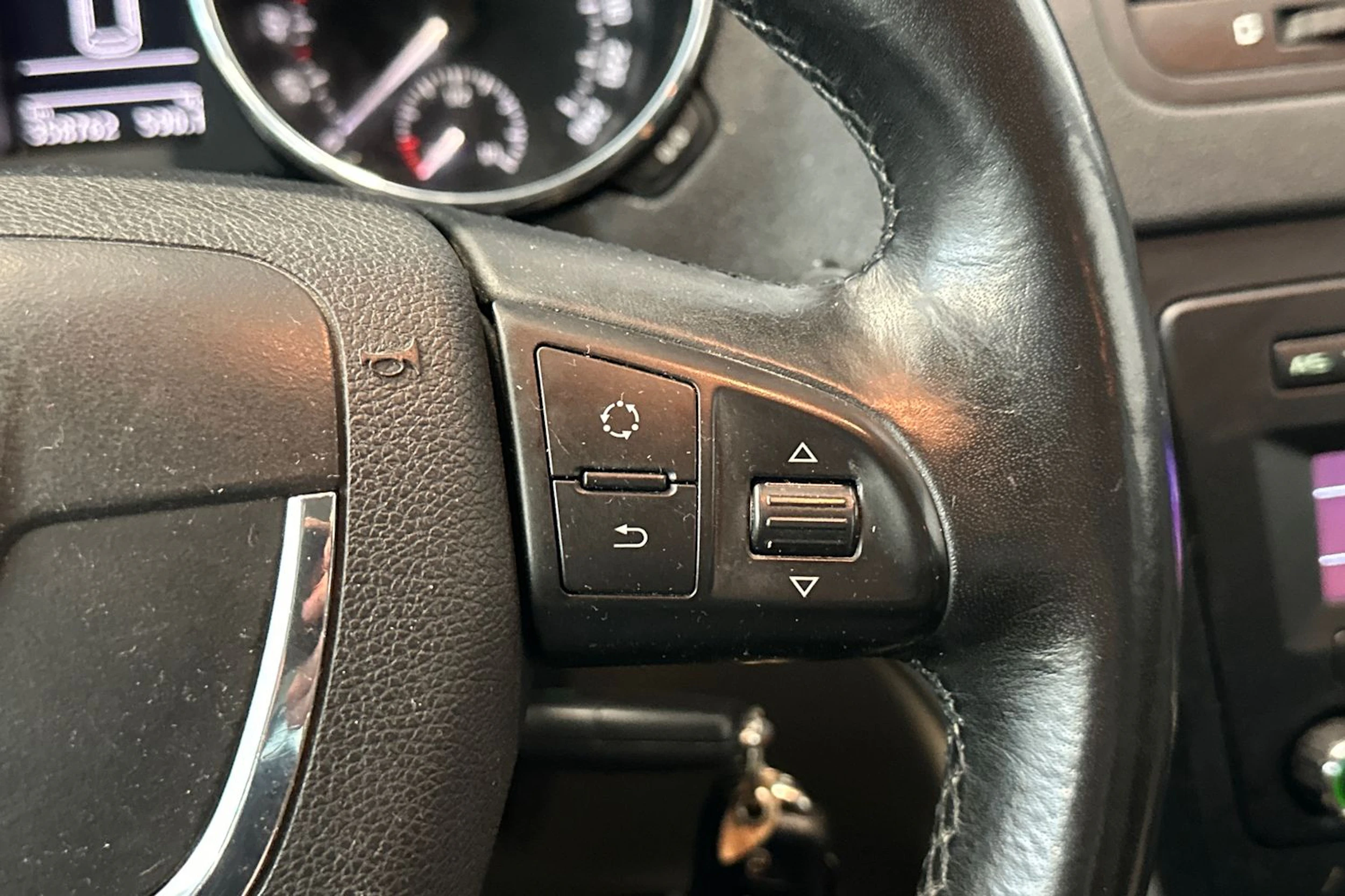 harmaa Skoda Yeti 2010 kuva 16.