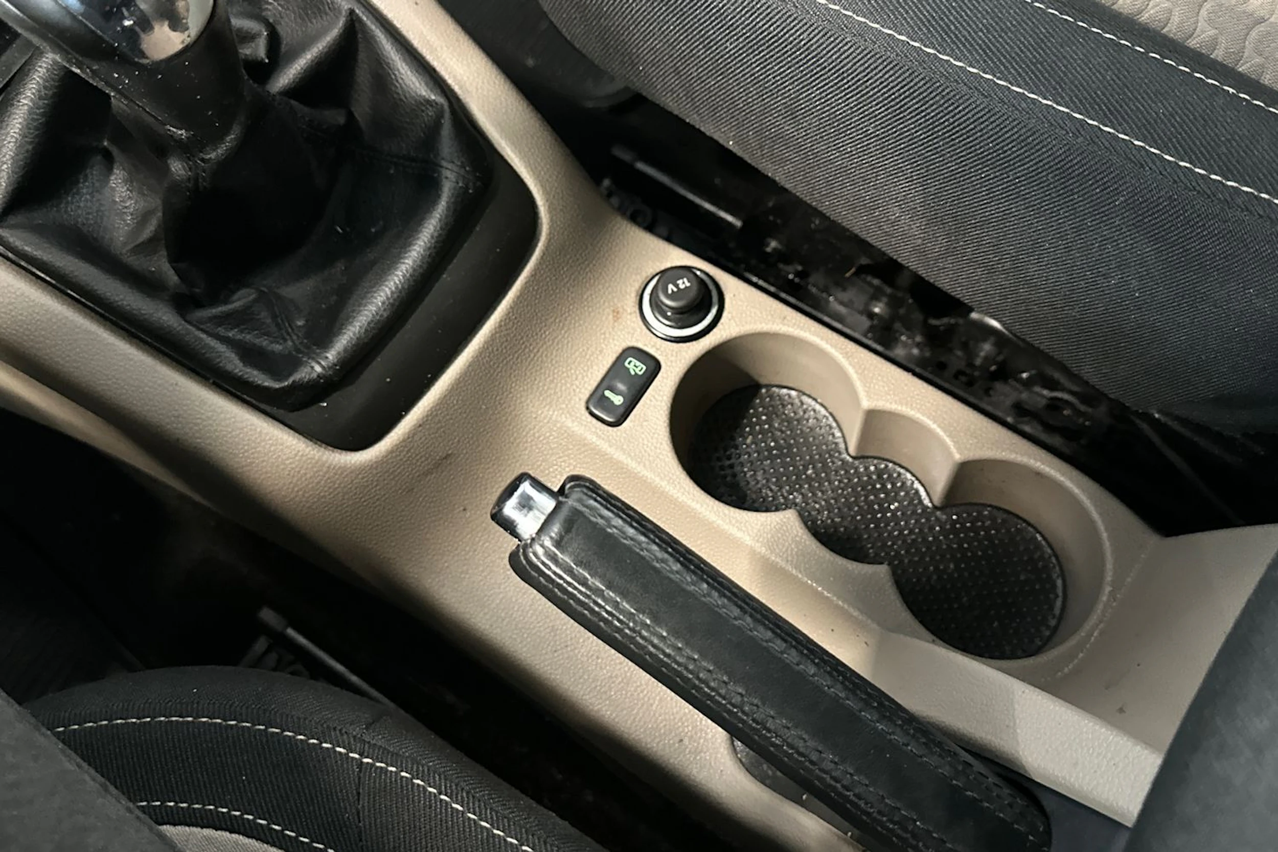 harmaa Skoda Yeti 2010 kuva 22.