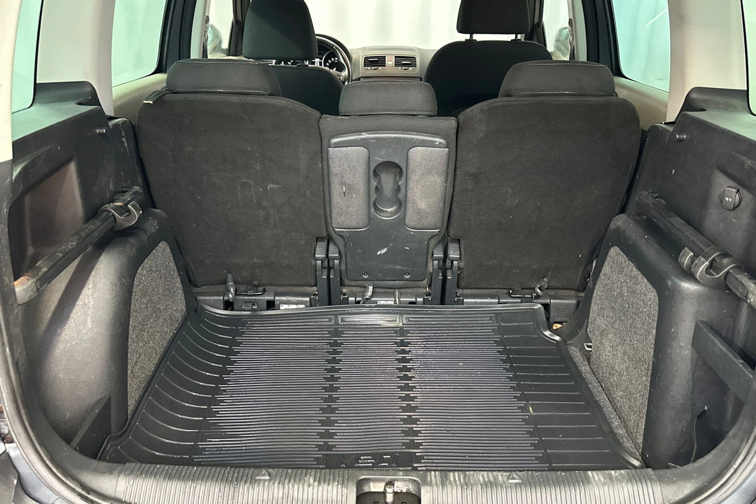 harmaa Skoda Yeti 2010 kuva 24.