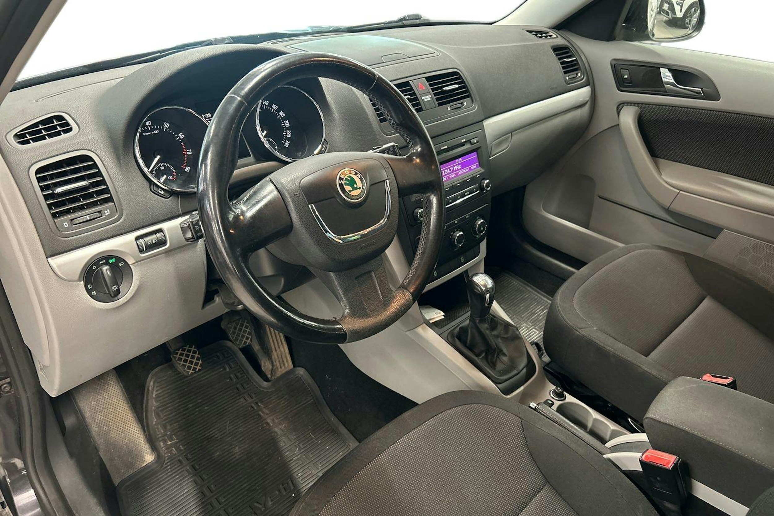 musta Skoda Yeti 2010 kuva 3.