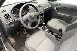 harmaa Skoda Yeti 2010 kuva 3.