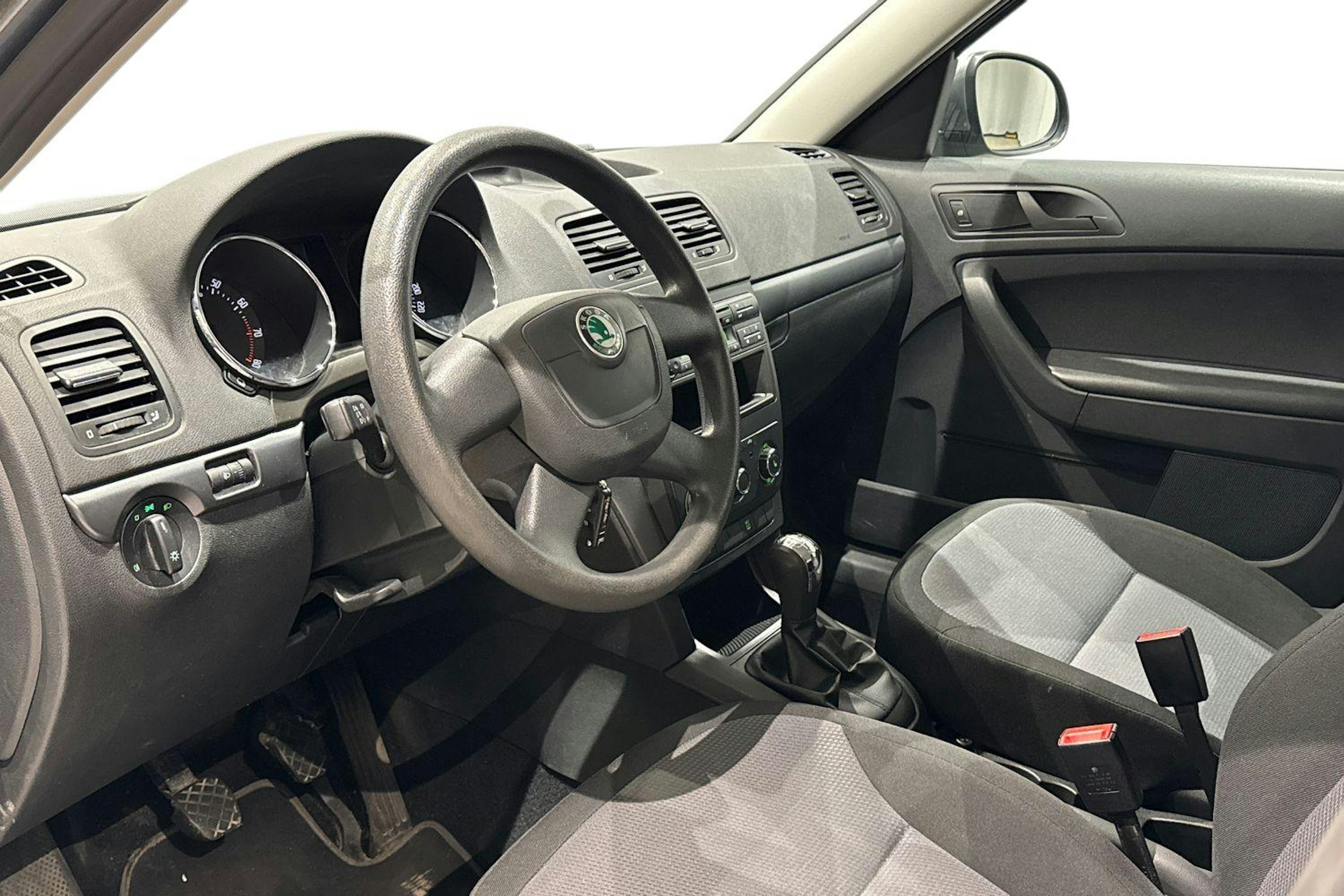 harmaa Skoda Yeti 2010 kuva 7.