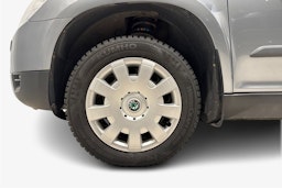 harmaa Skoda Yeti 2010 kuva 11.