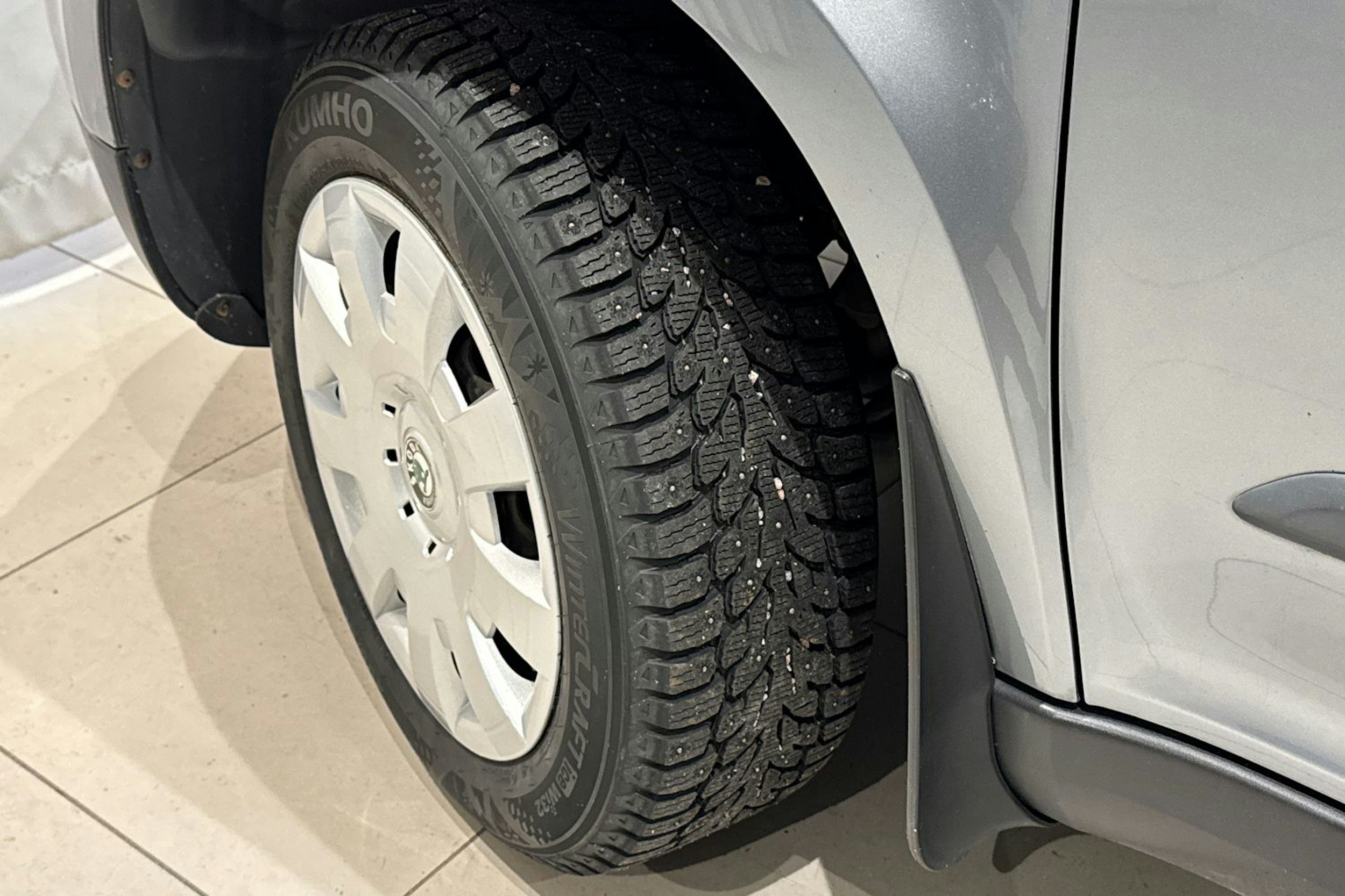 harmaa Skoda Yeti 2010 kuva 13.