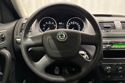 harmaa Skoda Yeti 2010 kuva 15.