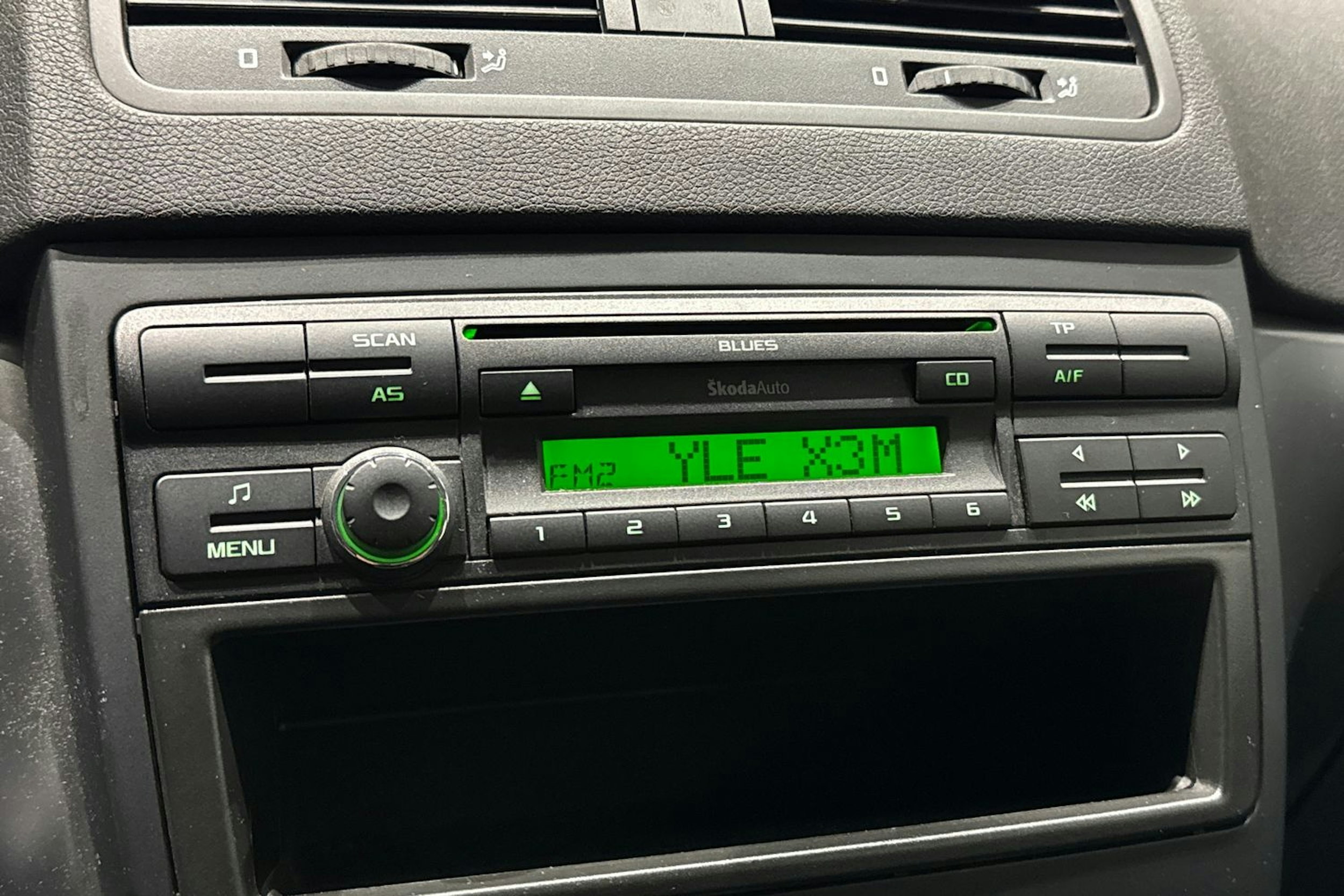 harmaa Skoda Yeti 2010 kuva 17.