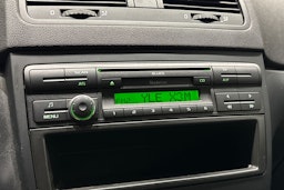 harmaa Skoda Yeti 2010 kuva 17.