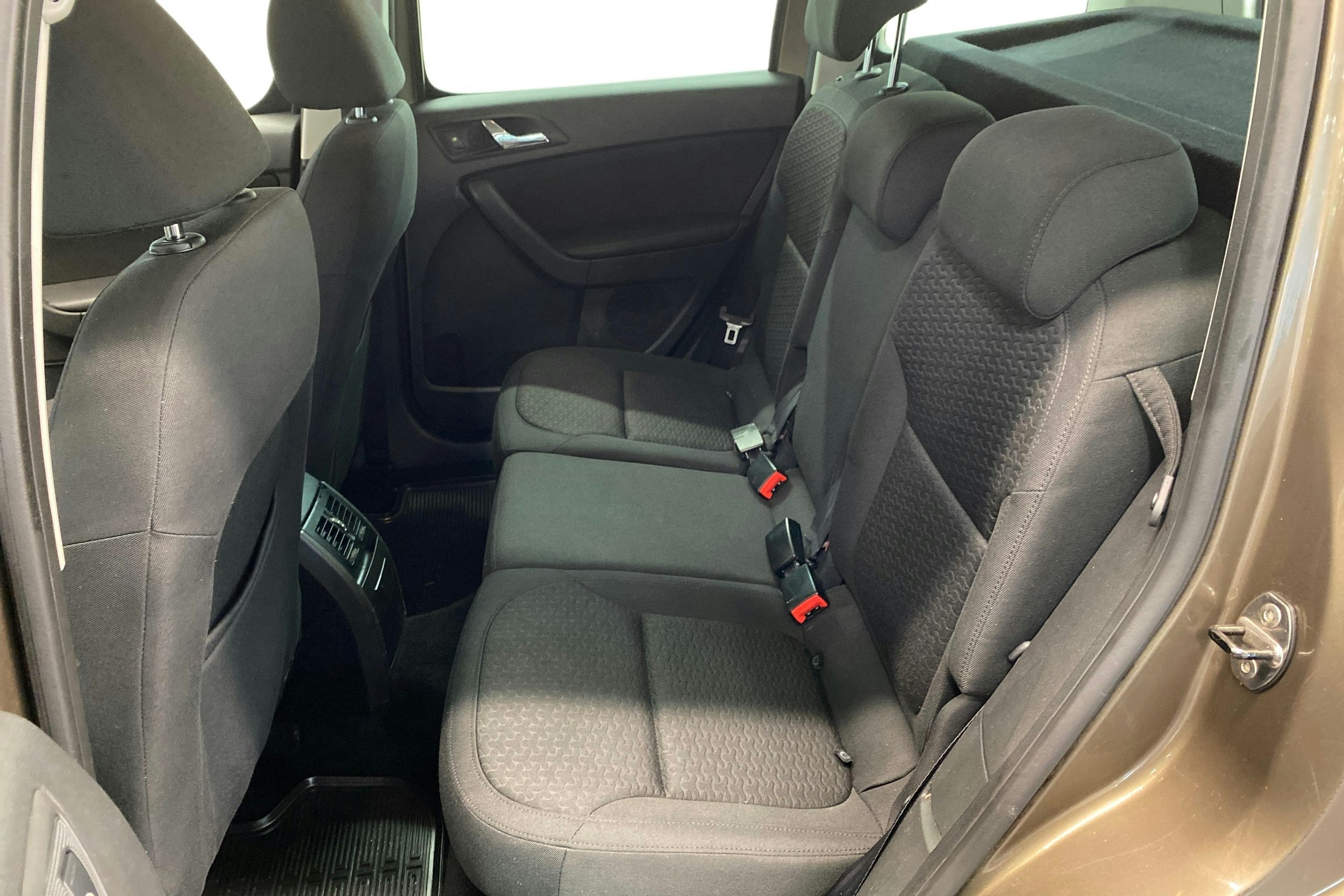 ruskea (beige) Skoda Yeti 2010 kuva 10.