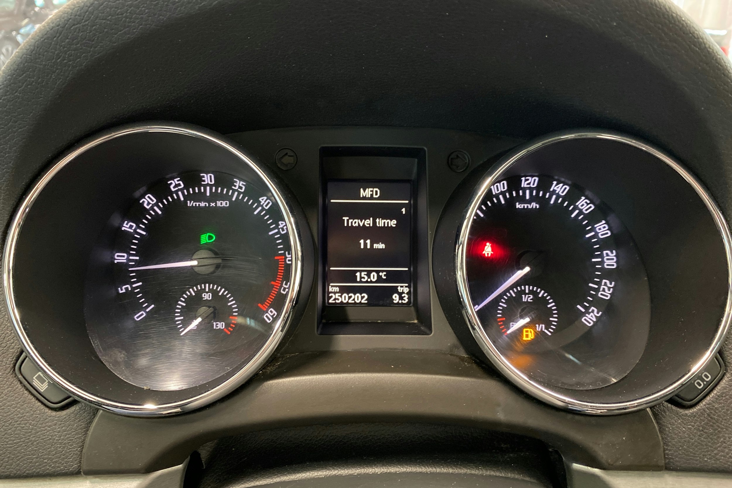 ruskea (beige) Skoda Yeti 2010 kuva 14.