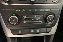 ruskea (beige) Skoda Yeti 2010 kuva 16.