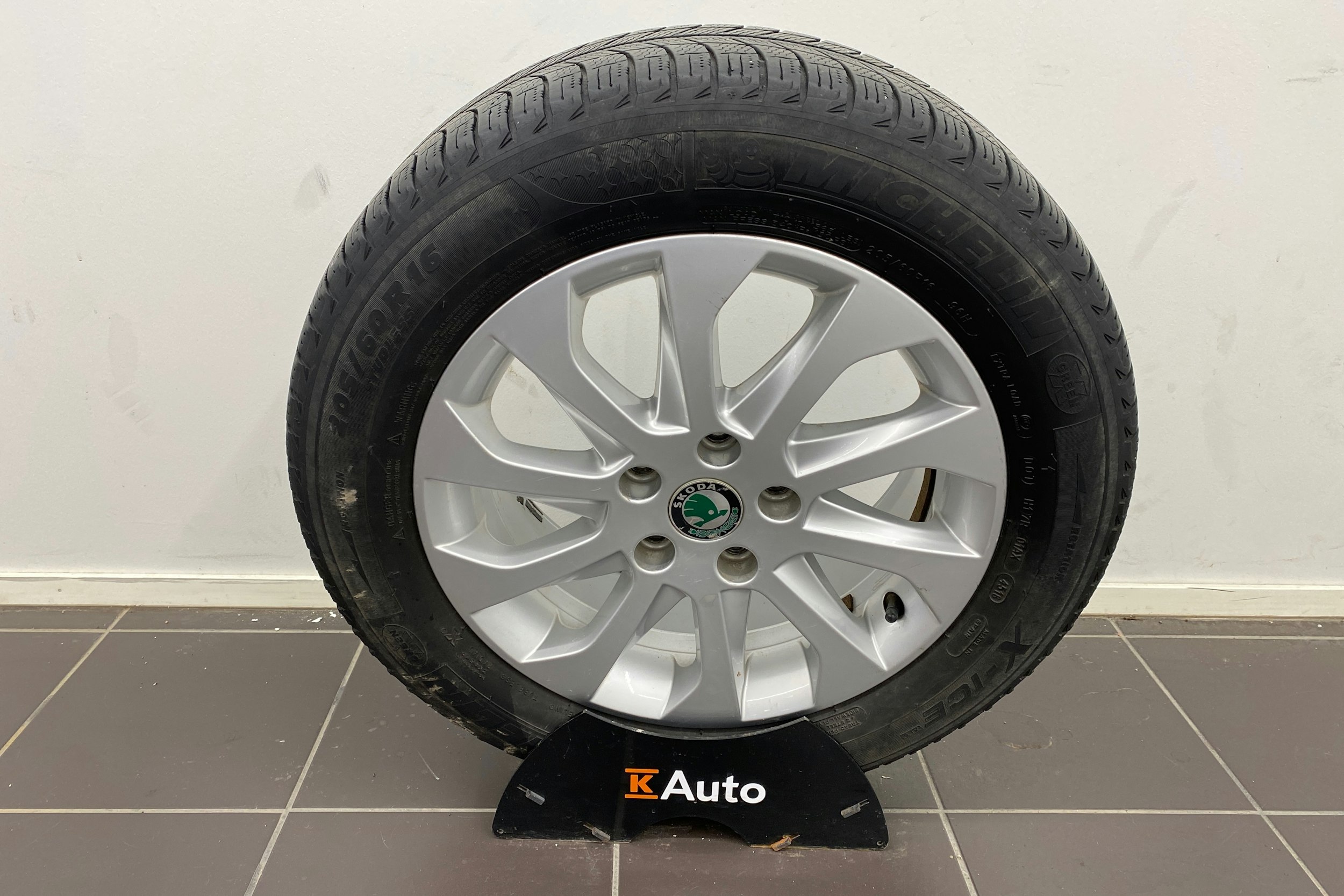 ruskea (beige) Skoda Yeti 2010 kuva 23.