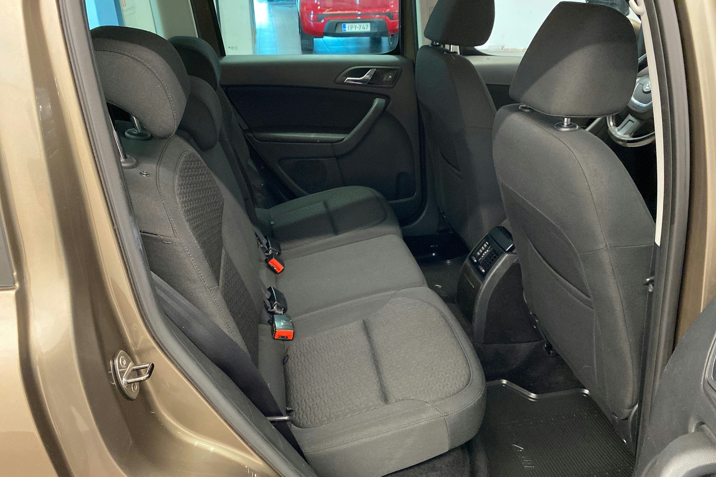 ruskea (beige) Skoda Yeti 2010 kuva 25.