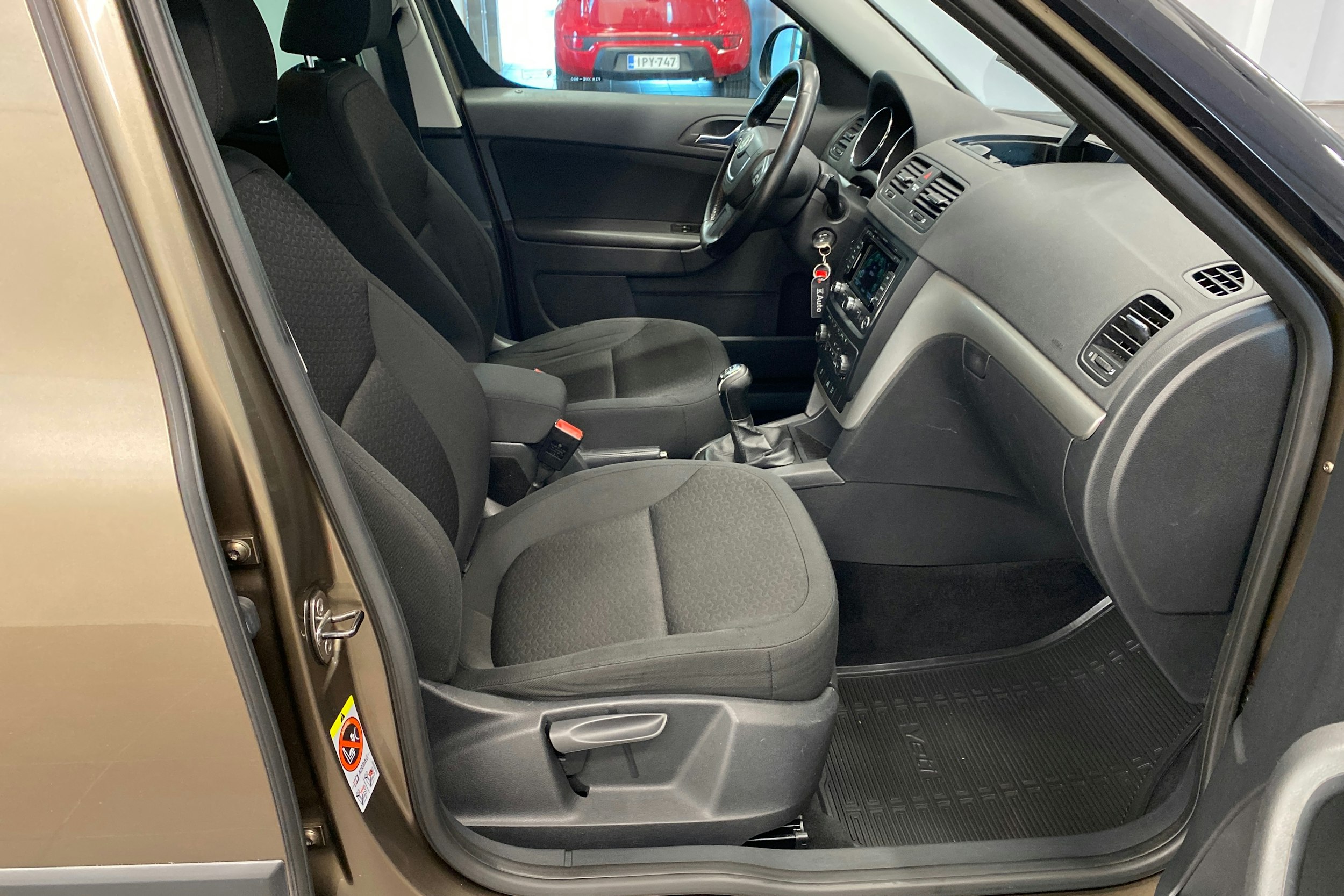 ruskea (beige) Skoda Yeti 2010 kuva 26.