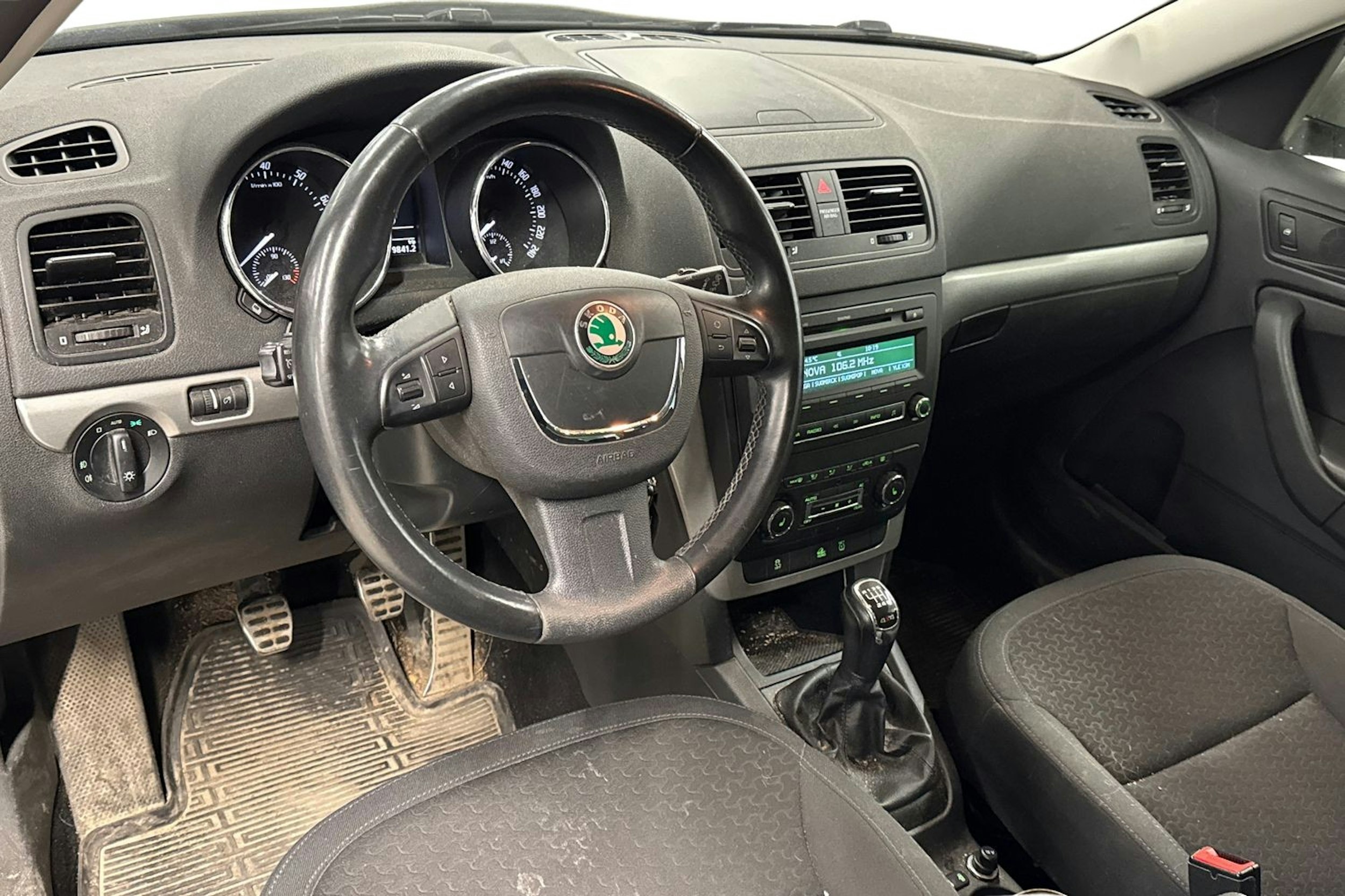 Ruskea (beige) Skoda Yeti 2011 kuva 6.