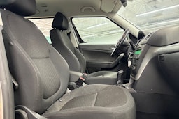 Ruskea (beige) Skoda Yeti 2011 kuva 10.