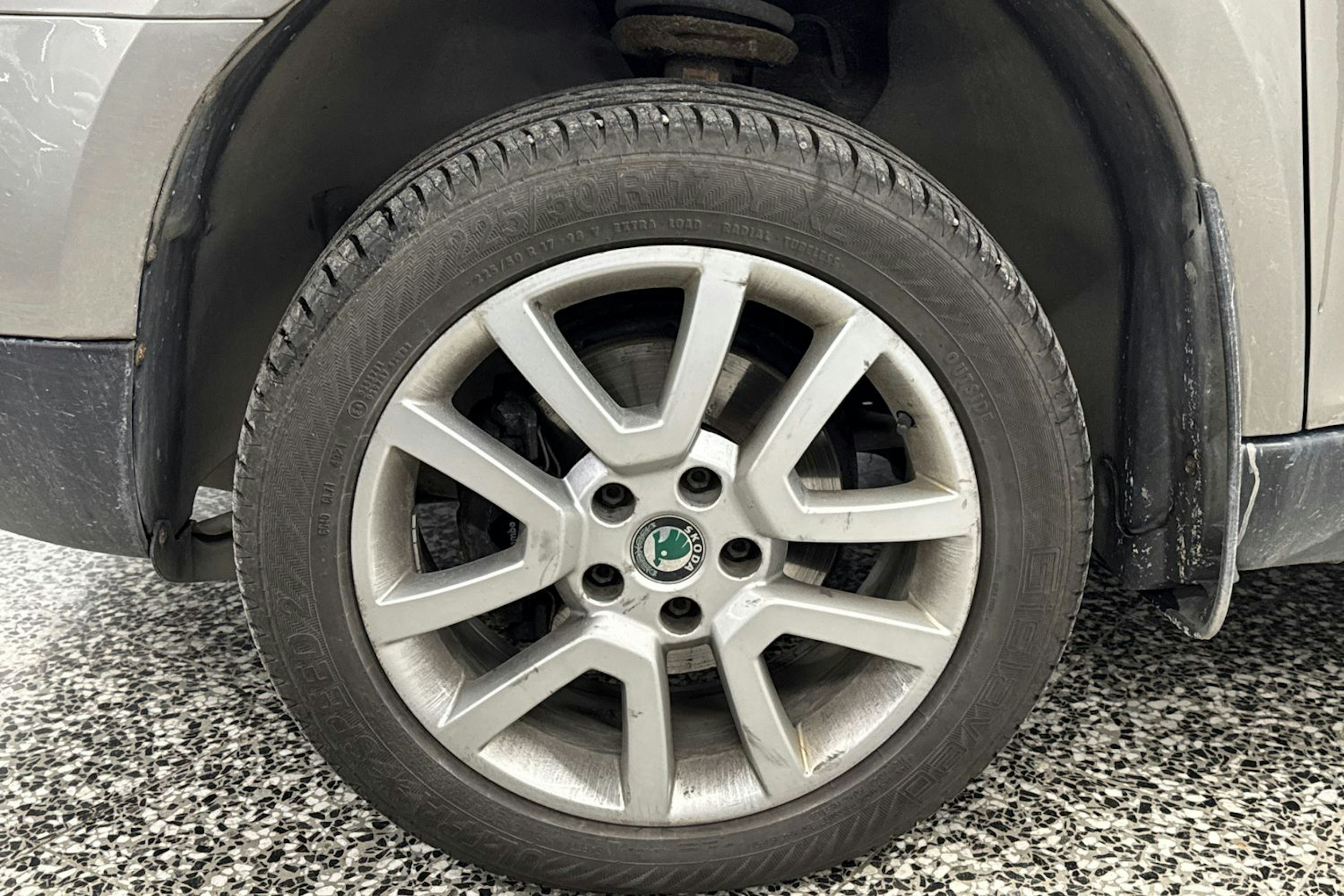 Ruskea (beige) Skoda Yeti 2011 kuva 17.