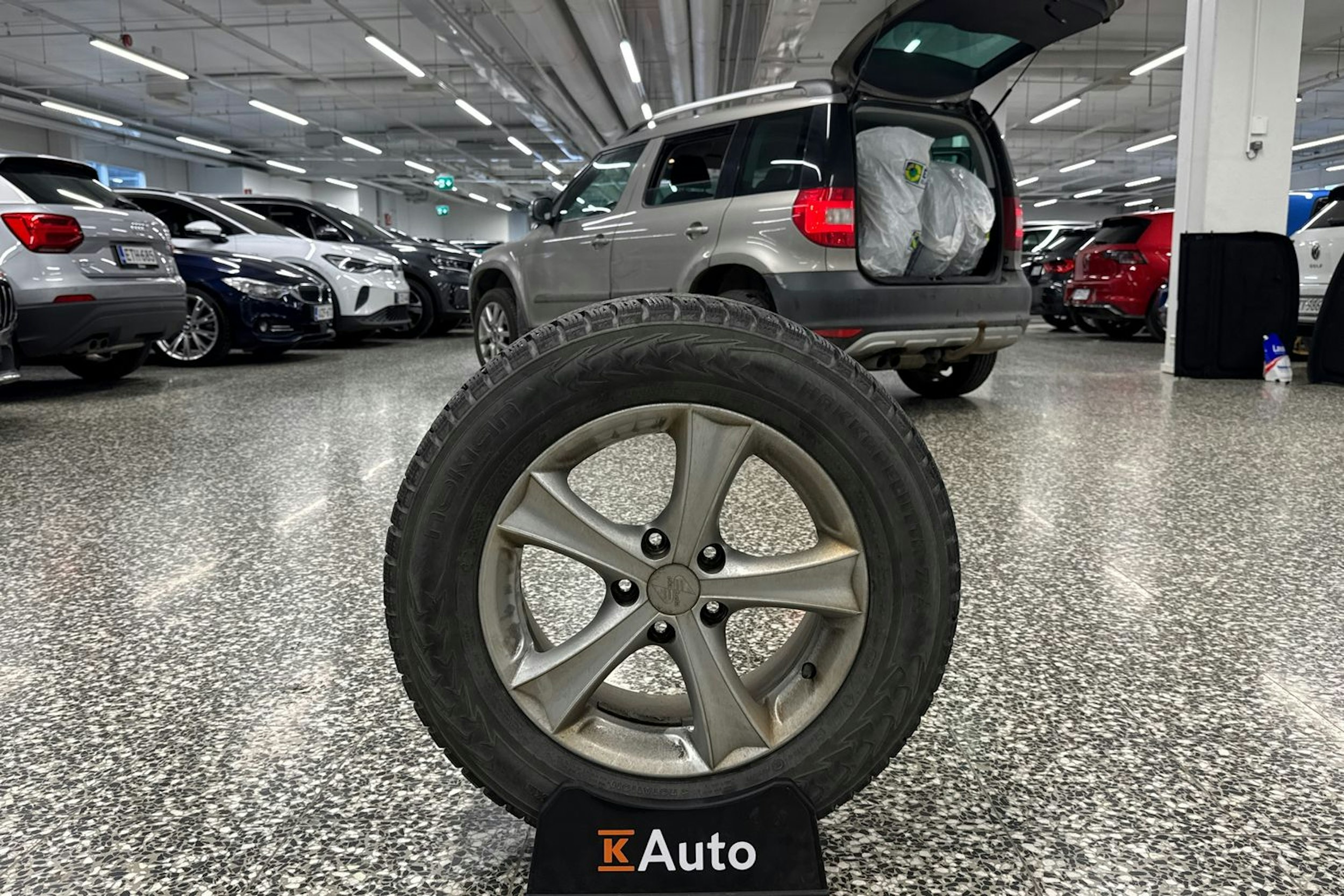 Ruskea (beige) Skoda Yeti 2011 kuva 18.