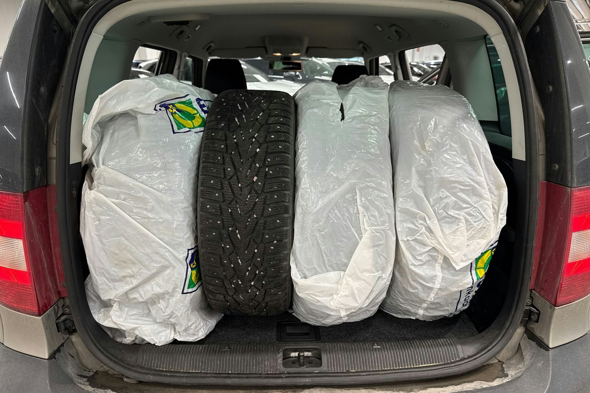 Ruskea (beige) Skoda Yeti 2011 kuva 25.