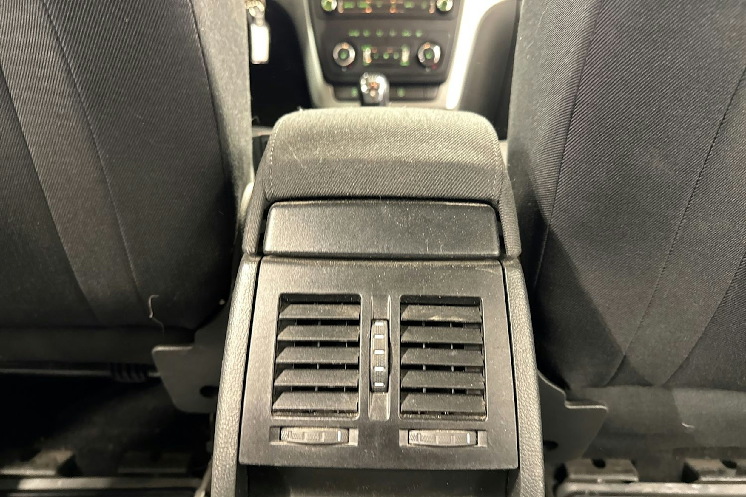 Ruskea (beige) Skoda Yeti 2011 kuva 26.