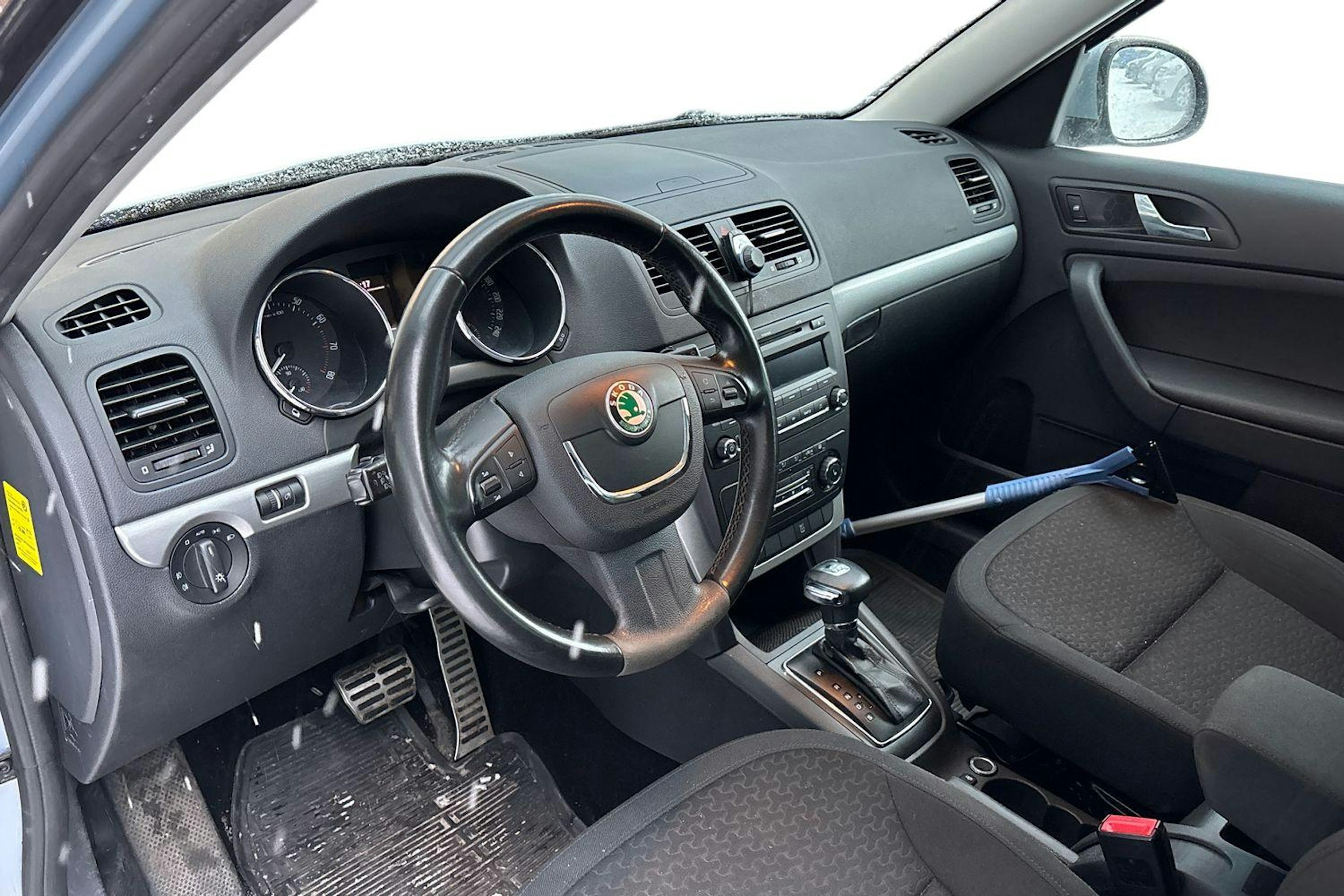 Sininen Skoda Yeti 2011 kuva 3.