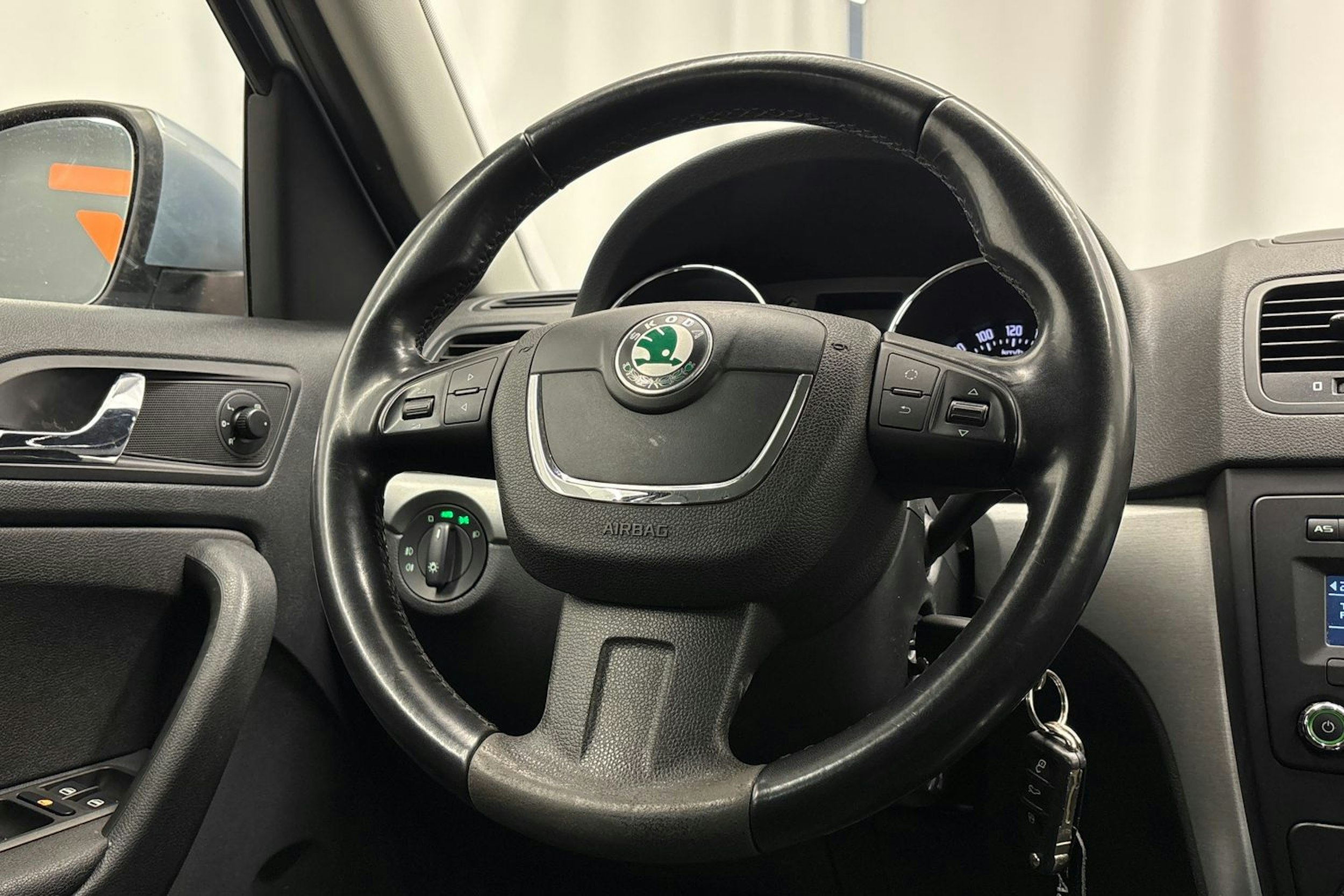 Sininen Skoda Yeti 2011 kuva 15.