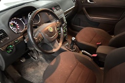 valkoinen Skoda Yeti 2011 kuva 3.