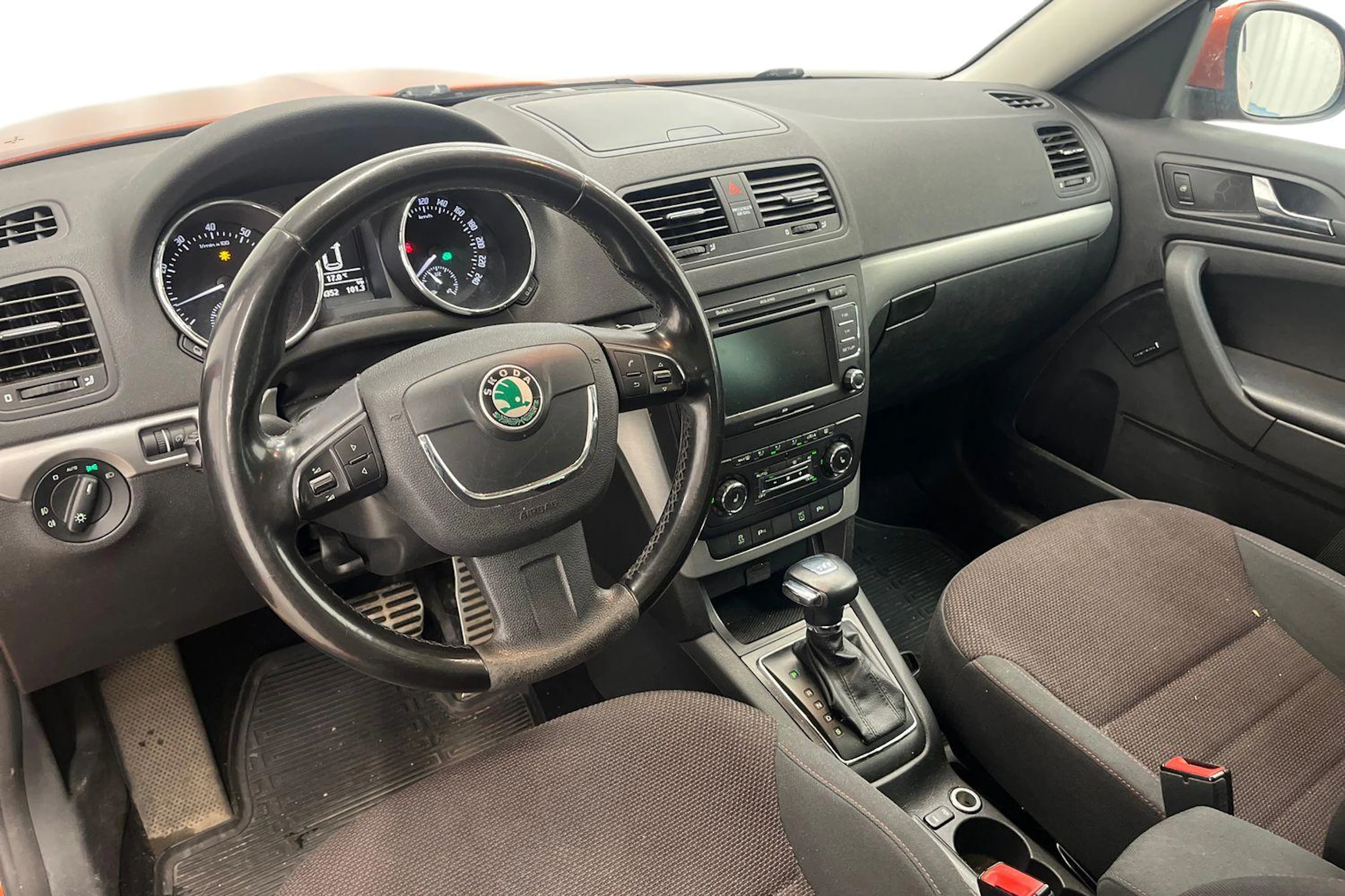 Punainen Skoda Yeti 2011 kuva 6.