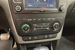 Punainen Skoda Yeti 2011 kuva 18.