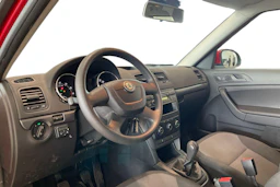 punainen Skoda Yeti 2012 kuva 8.