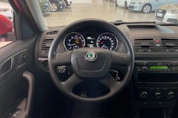 punainen Skoda Yeti 2012 kuva 16.