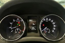 punainen Skoda Yeti 2012 kuva 17.
