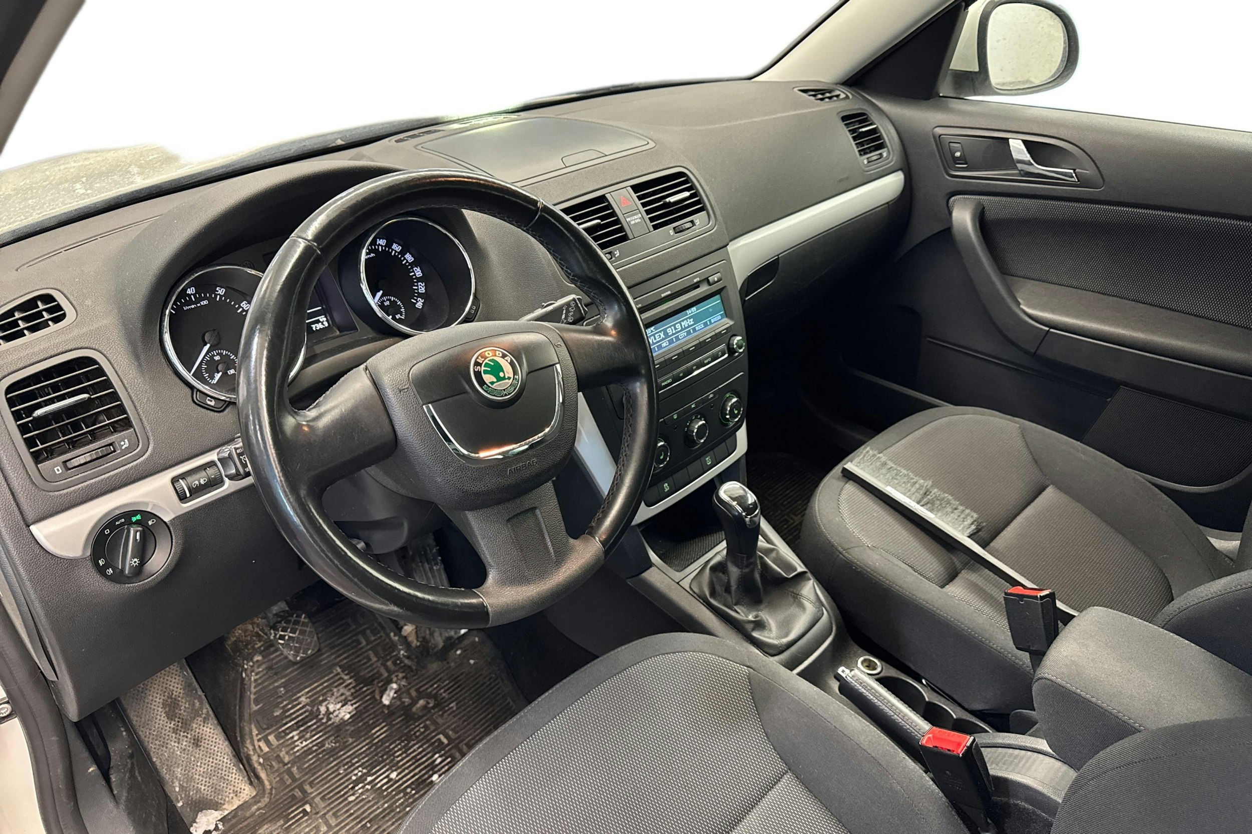 valkoinen Skoda Yeti 2012 kuva 3.