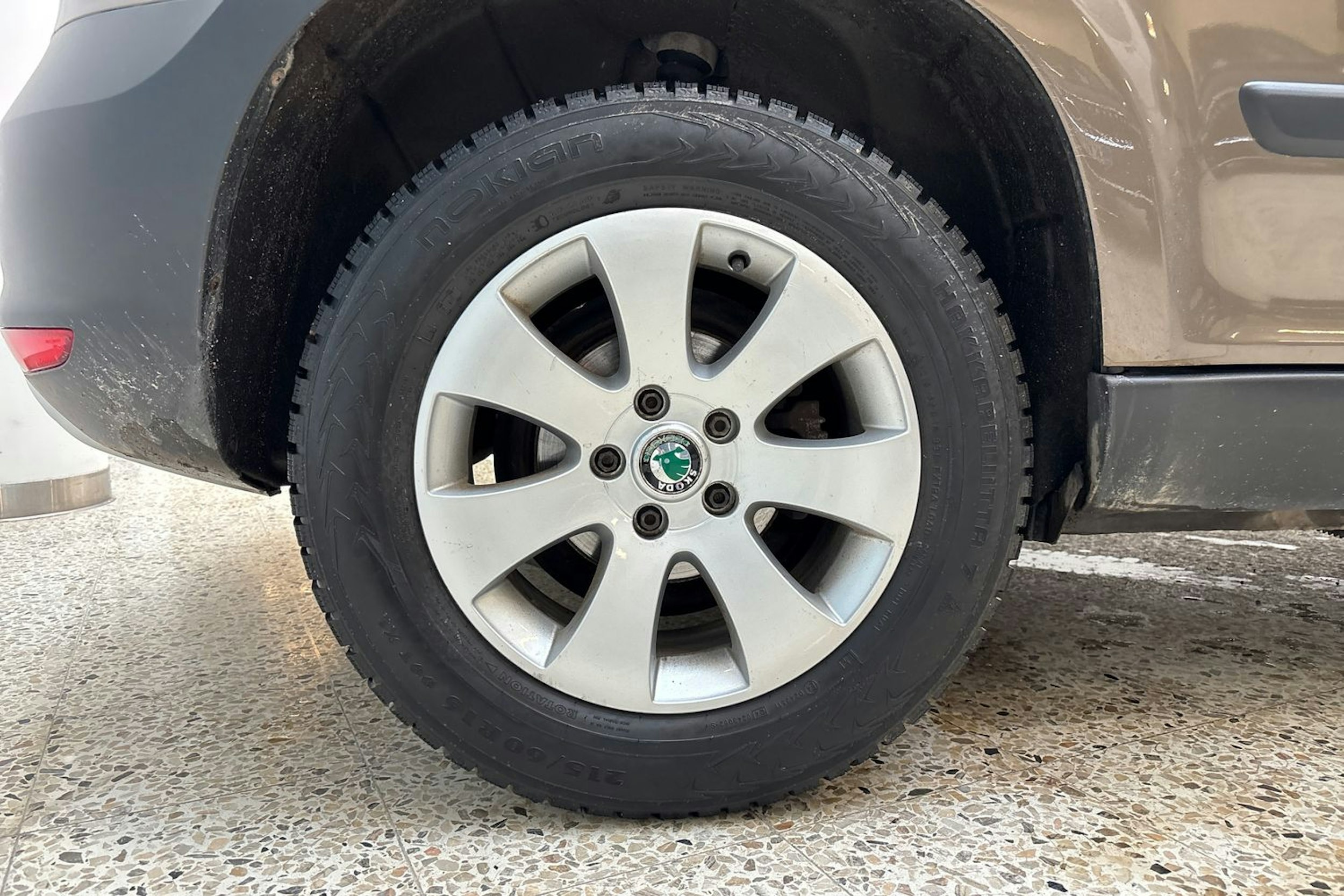 ruskea (beige) Skoda Yeti 2012 kuva 8.